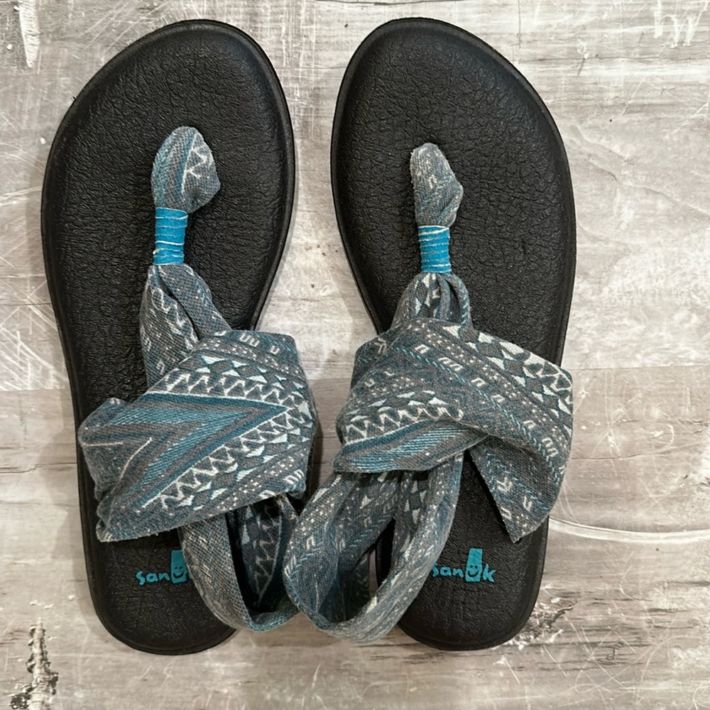 Sanuk yoga sling 2 sandals - Size 6